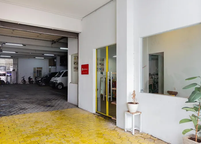 RedDoorz Plus Syariah near Mall Pondok Indah Jakarta
