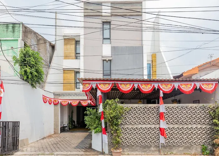 RedDoorz Plus Syariah near Mall Pondok Indah Jakarta